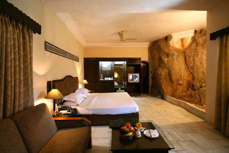 Hotel Hillock Маунт Абу Екстериор снимка