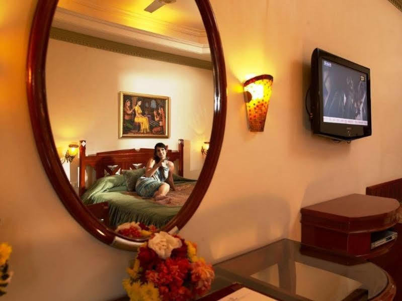 Hotel Hillock Маунт Абу Екстериор снимка